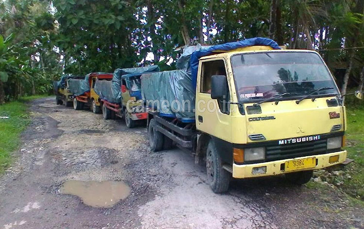 Warga Purbahayu Hadang 5 Dump Truk Bermuatan Limbah PT PECU
