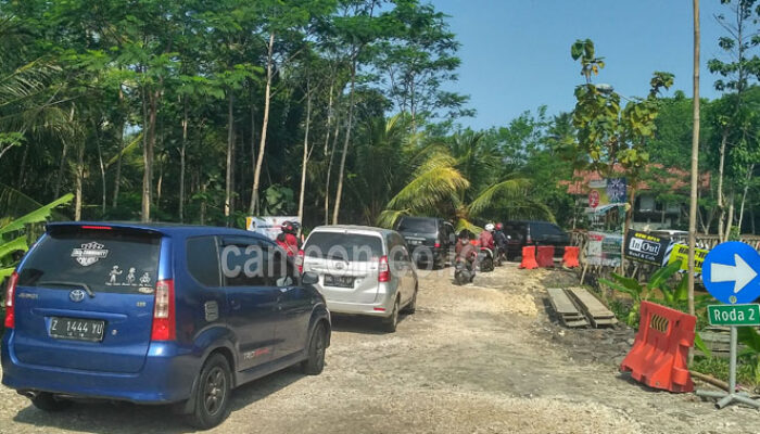 Antri di Jembatan Bailey Pangandaran, Kemacetan Capai 8 KM