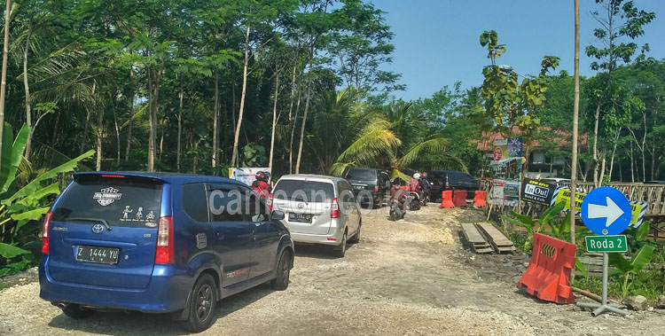 Antri di Jembatan Bailey Pangandaran, Kemacetan Capai 8 KM