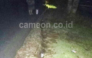 Awas Hati-Hati, Jalan Menuju Pantai Batukaras Amblas Sedalam 4 Meter