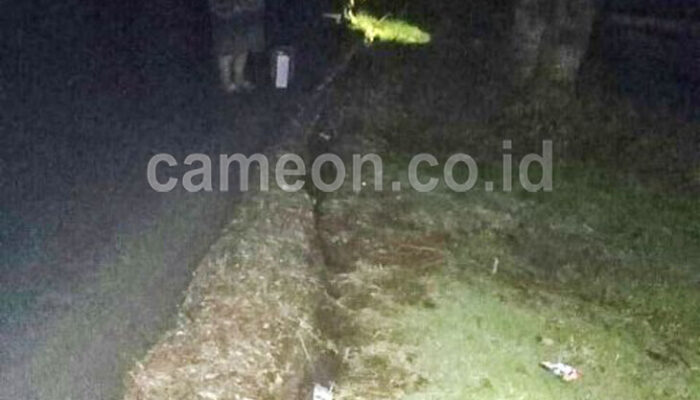 Awas Hati-Hati, Jalan Menuju Pantai Batukaras Amblas Sedalam 4 Meter
