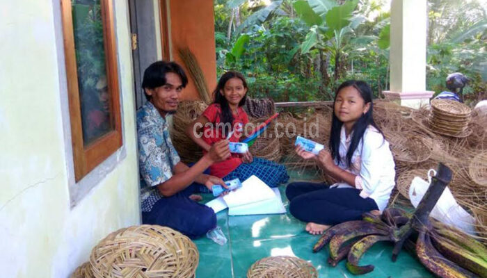 Berbahan Baku Lidi, Warga Purwadadi Ini Menginspirasi