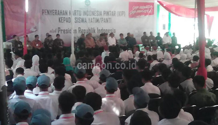 Di Tasikmalaya, Jokowi Bagikan 1.500 KIP