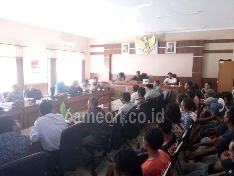 Diduga Cemari Lingkungan, Puluhan Warga Adukan PT PECU Ke DPRD Pangandaran