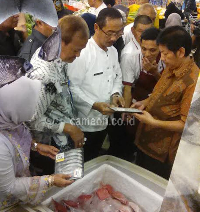 Diskoperindag Kota Tasik Temukan Ikan Kedaluwarsa