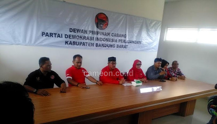 Dua Balon Bupati PDI Perjuangan Kembalikan Formulir