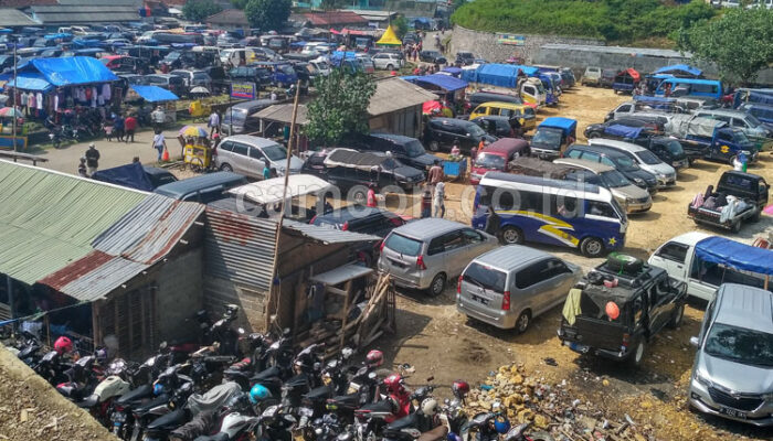 Ratusan Kendaraan Padati Lahan Parkir Badeto Ratu Pangandaran