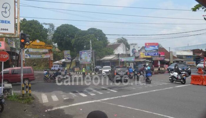Polisi Hentikan Truk Melintas di H – 3 Jalur Selatan Tasikmalaya Via Garut