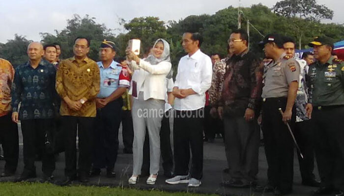 Resmikan Bandara di Tasikmalaya, Jokowi Klaim Feeling Bisnisnya Masih Jalan