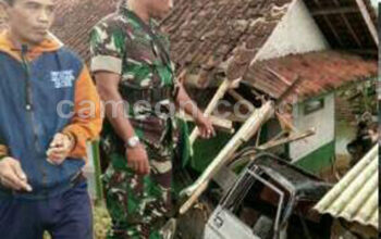 Rem Blong, Mini Bus di Tasikmalaya Hantam Dua Rumah, 7 Orang Kritis dan 8 Orang luka Parah
