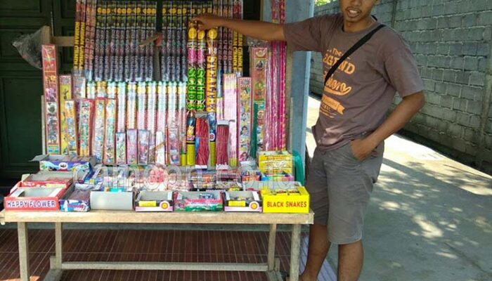 Setiap Bulan Puasa Penjual Petasan dan Kembang Api Selalu Menjamur