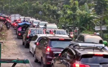 Urai Kemacetan, Polisi di Pangandaran Berlakukan Sistem Buka Tutup Jalan