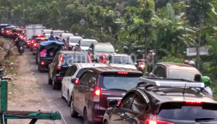 Urai Kemacetan, Polisi di Pangandaran Berlakukan Sistem Buka Tutup Jalan