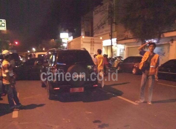 Warga Kritik Soal Mobil Dinas Yang Terparkir di Mall Banjar Pada Malam Hari
