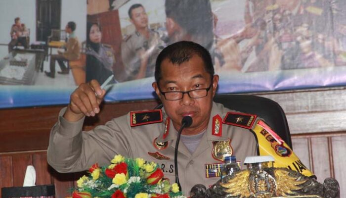 Beginilah Reaksi  Sang Jendral Polisi Ini, Saat Mobdinnya Tertabrak Pemudik