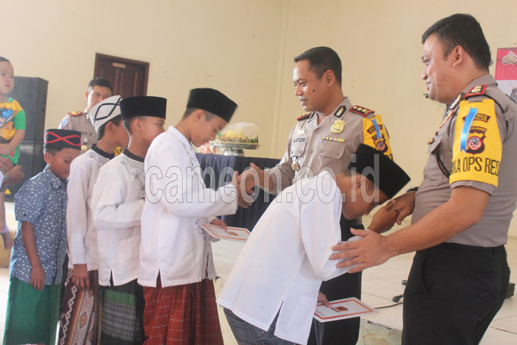 Gelar Hari Bhayangkara ke 71 Secara Sederhana, Polisi Santuni Anak Yatim