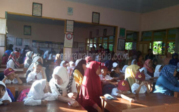 Hari Kedua Masuk Sekolah Banyak Siswa Tidak Kebagian Bangku