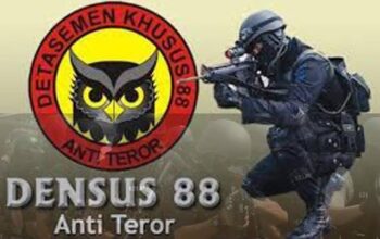 Hanya Karena Sekamar dengan Terduga Teroris Agus, Densus 88 AT Tangkap dan Geledah Rumah Kodar di Tasikmalaya