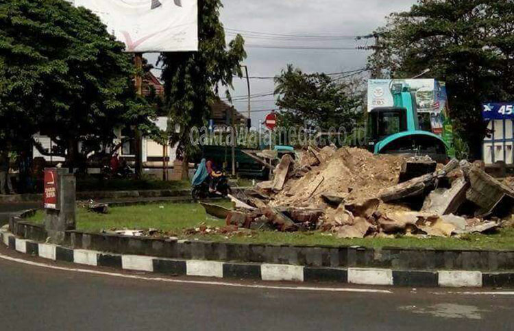 Patung Ikan Karya Nyoman Nuarta di Bongkar Jadi Perbincangan Nitizen