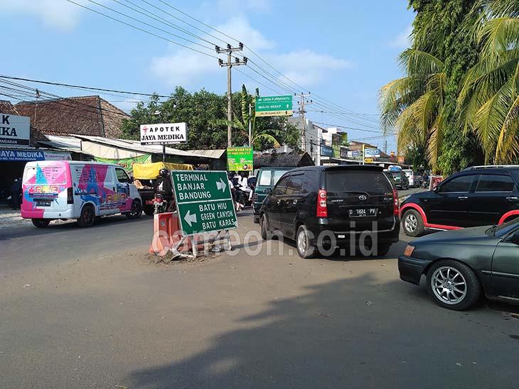 Ratusan Kendaraan Wisatawan Terjebak Macet