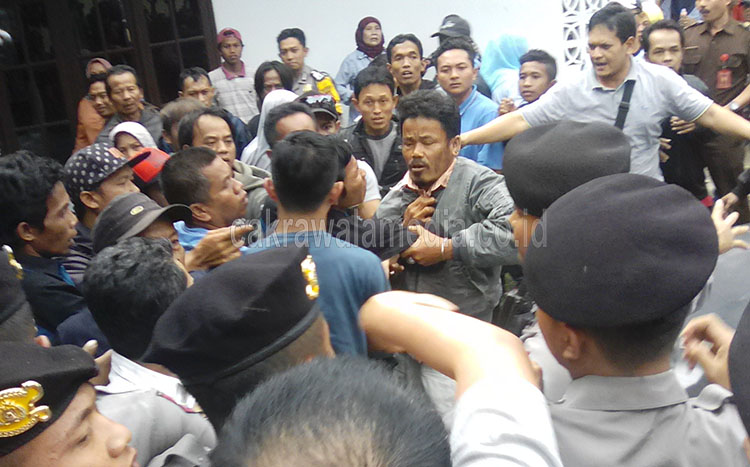 Sidang Perdana Kasus Pembunuhan Anak Diwarnai Kericuhan