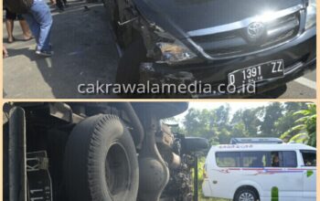 Dicium Avanza, Mobil Box Pengangkut Es Krim Malang di Tengah Jalan