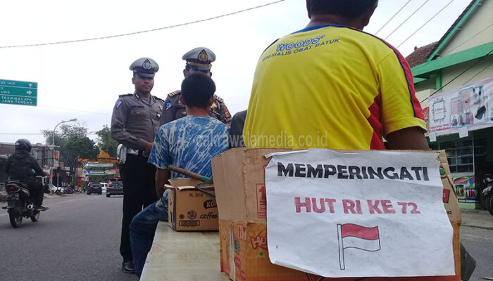 Polisi Imbau Peminta Agustusan, Warga Bilang : Kalau Mau Semua Pak, Jangan Kami Saja