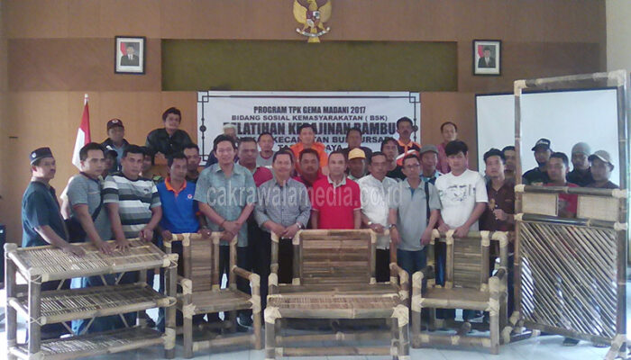 Manfaatkan Bahan Baku Tradisional, Gema Madani Bungursari Produksi Anyaman Bambu