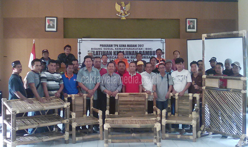 Manfaatkan Bahan Baku Tradisional, Gema Madani Bungursari Produksi Anyaman Bambu