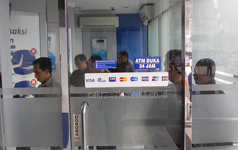 Nasabah Keluhkan Gangguan ATM, BCA Sebut Gangguan Jaringan