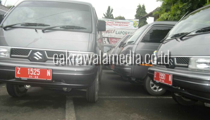 Dengan Mobil Barunya, Ratusan Kepala Desa Se Kab Tasikmalaya, Nekat Sambangi Kantor Kejaksaan, Ada Apa ?
