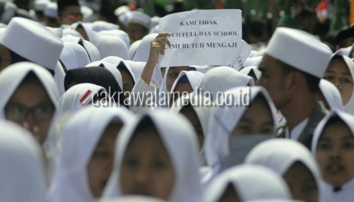Inilah Alasan Bupati Tasikmalaya ” Keukeuh” Akan Tambah Jam Pelajaran Bagi Para Siswa