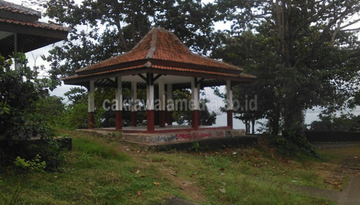 Vandalisme Rusak Keindahan Pantai Batukaras