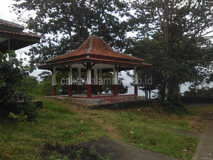 Vandalisme Rusak Keindahan Pantai Batukaras