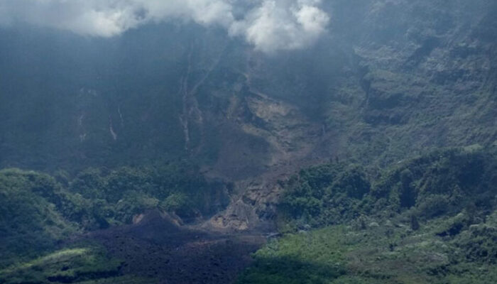 Dinding Kawah Galunggung Longsor, Dua Orang Diduga Hilang