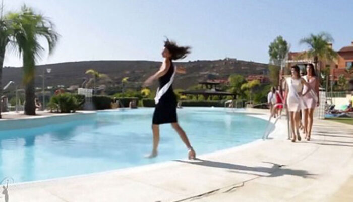 Kecebur Kolam, Kontestan Miss Universe Spanyol Ini Harus Relakan Gelar