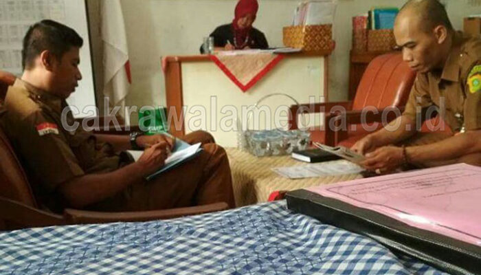 LSM Penjual Buku Berjudul Pungli dan Suap di Pangandaran Bikin Resah