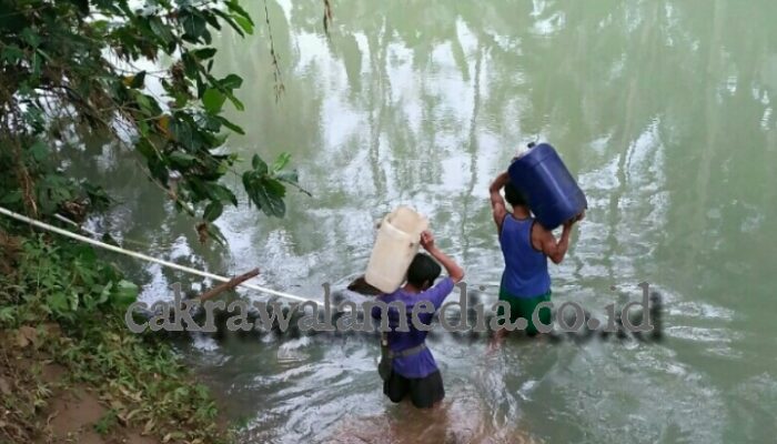 Jembatan Ambruk, Aktivitas Warga Desa Sukahurip Terhambat