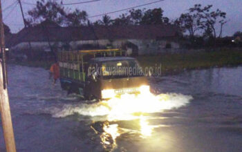 Tanggul Dalem Suba Jebol, Akibatnya Jalan Purbaratu Banjir