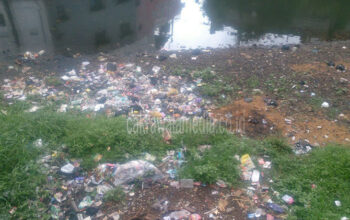 Warga Burujul Keluhkan Tumpukan Sampah Sungai Ciloseh