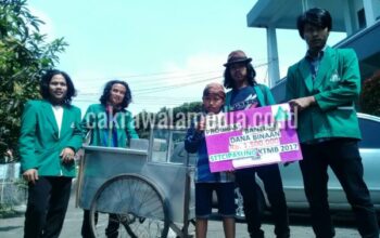 Ucrit Pengamen Cilik Itu Sumringah, Saat Mahasiswa Beri Hadiah Roda