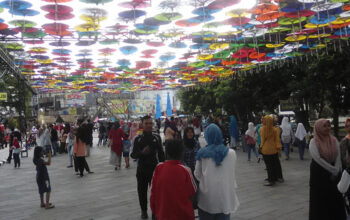 Area Payung Geulis di Taman Kota Jadi Tempat Foto Favorit