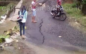 Diguyur Hujan, Jalan Penghubung Desa di Pangandaran Nyaris Putus
