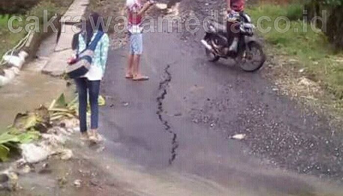 Diguyur Hujan, Jalan Penghubung Desa di Pangandaran Nyaris Putus