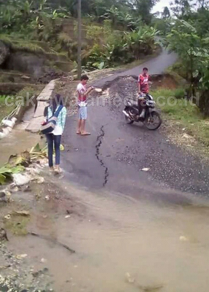 Diguyur Hujan, Jalan Penghubung Desa Nyaris Putus