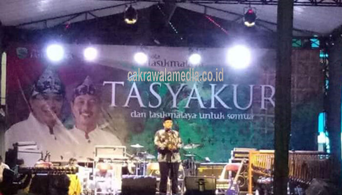 Meski Hujan, Warga Tetap Antusias Rayakan Malam Tasyakur HUT ke-16 Kota Tasik