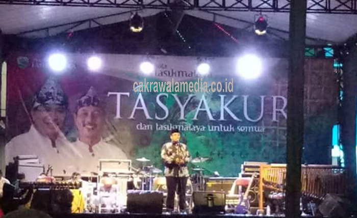 Meski Hujan, Warga Tetap Antusias Rayakan Malam Tasyakur HUT ke-16 Kota Tasik