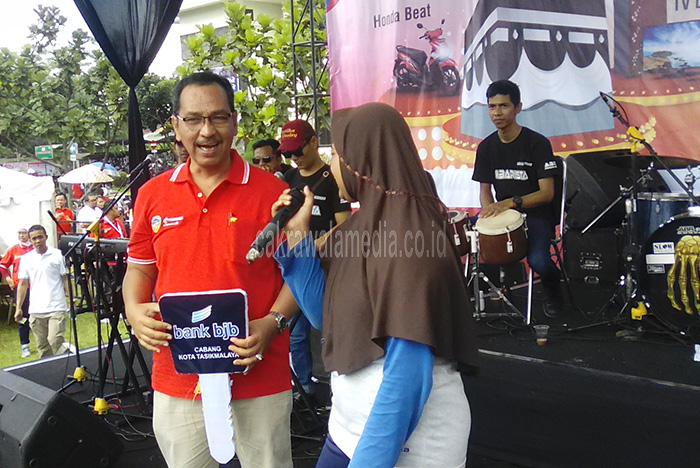 Pedagang Asongan Dapat Hadiah Umroh, Motor Milik Salma