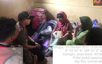 Polisi Peduli Sesama, Polsek Caringin Berikan Bantuan Kepada Nenek Mumun