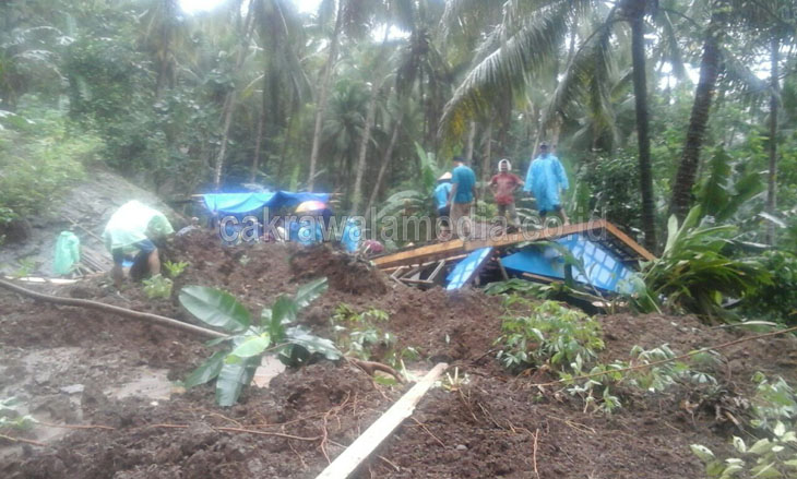 Rumah di Pangandaran Tertimbun Longsor, 4 Orang Tewas